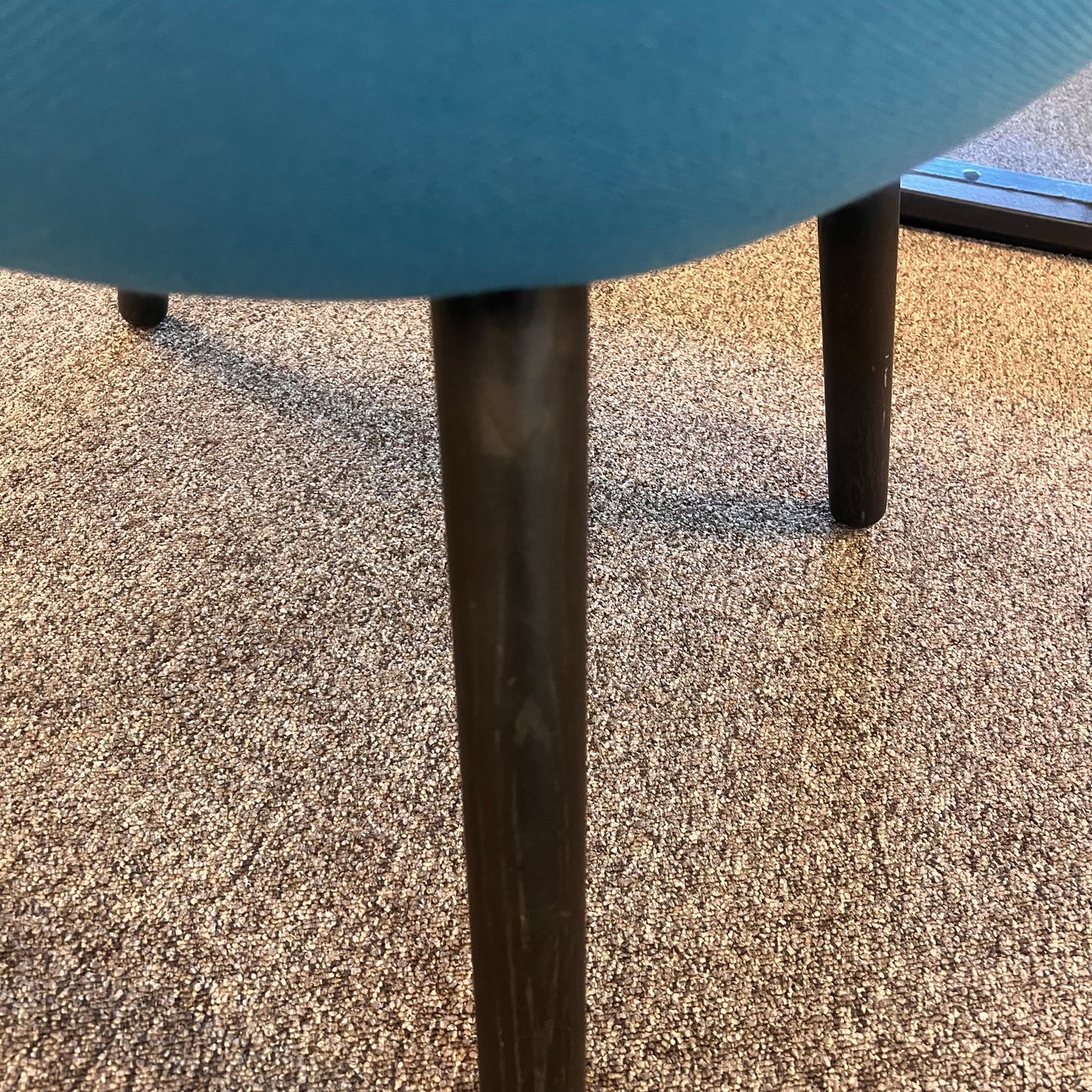 Blå lenestol fra HAY, About a Lounge