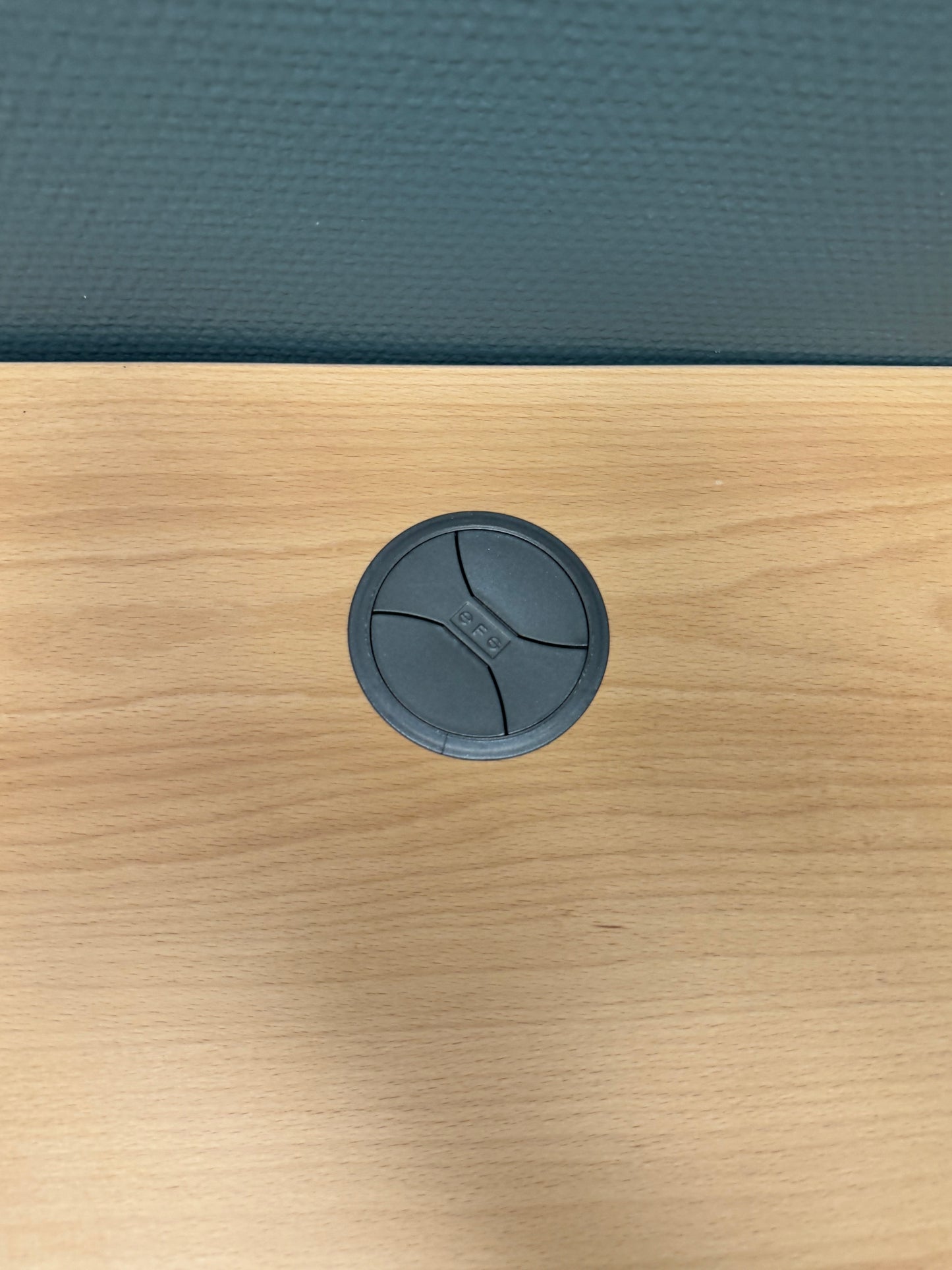 Elektrisk hev/senk skrivebord m/magebue, 180x90cm