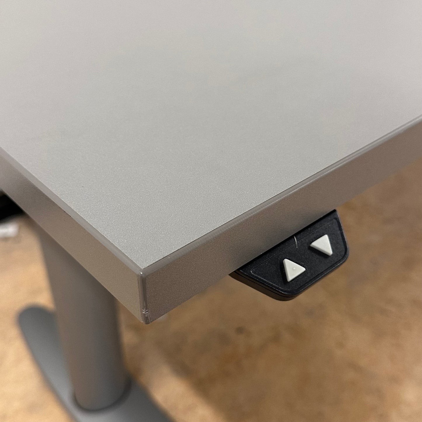 Elektrisk hev/senk skrivebord fra EFG, grå, 200x120 cm