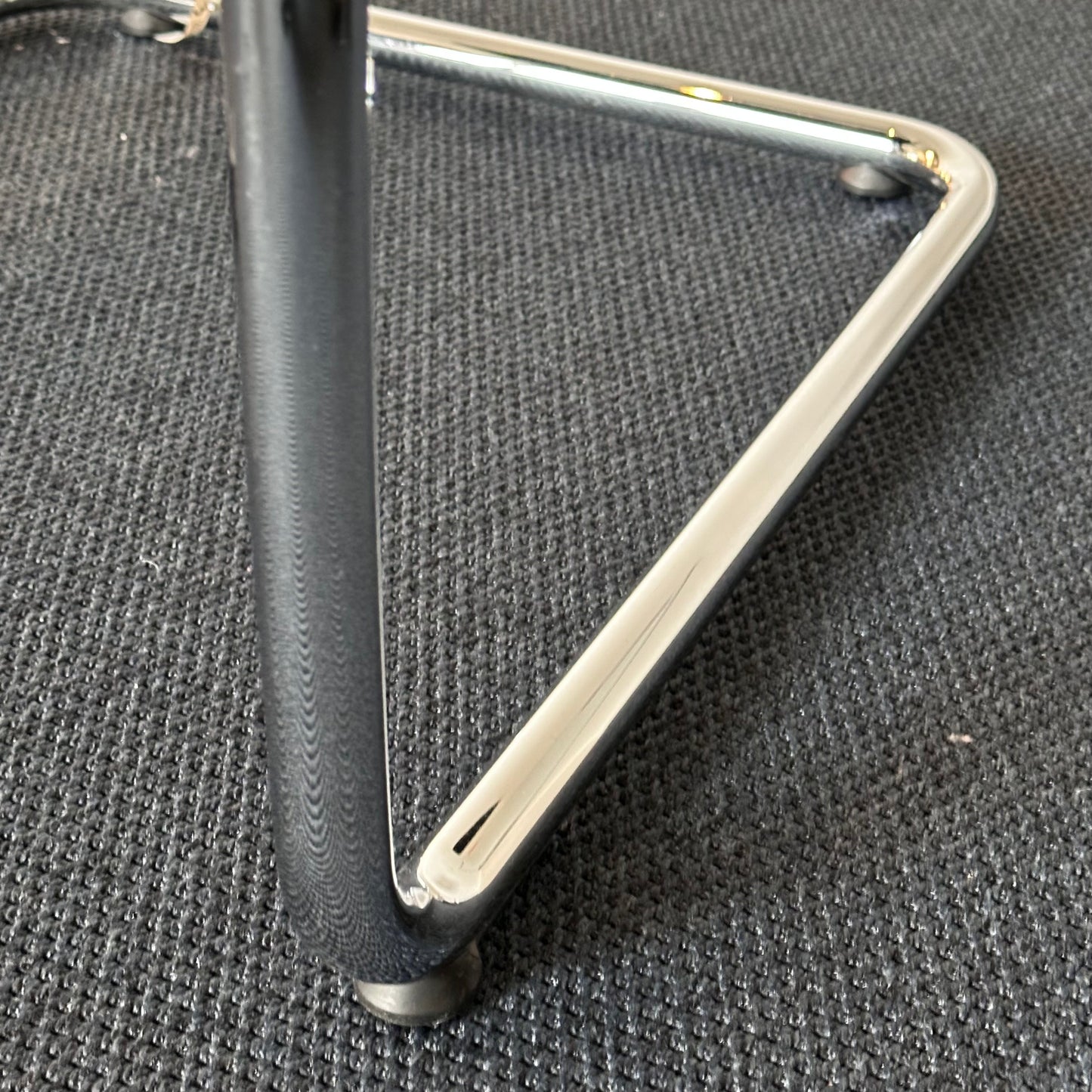 Visavis møteromsstol fra Vitra, svart