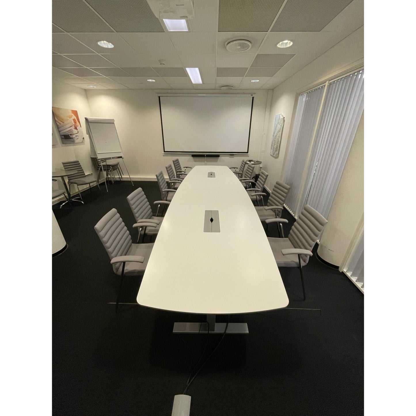 Møtebord fra Kinnarps, hvit laminat, 420x112 cm