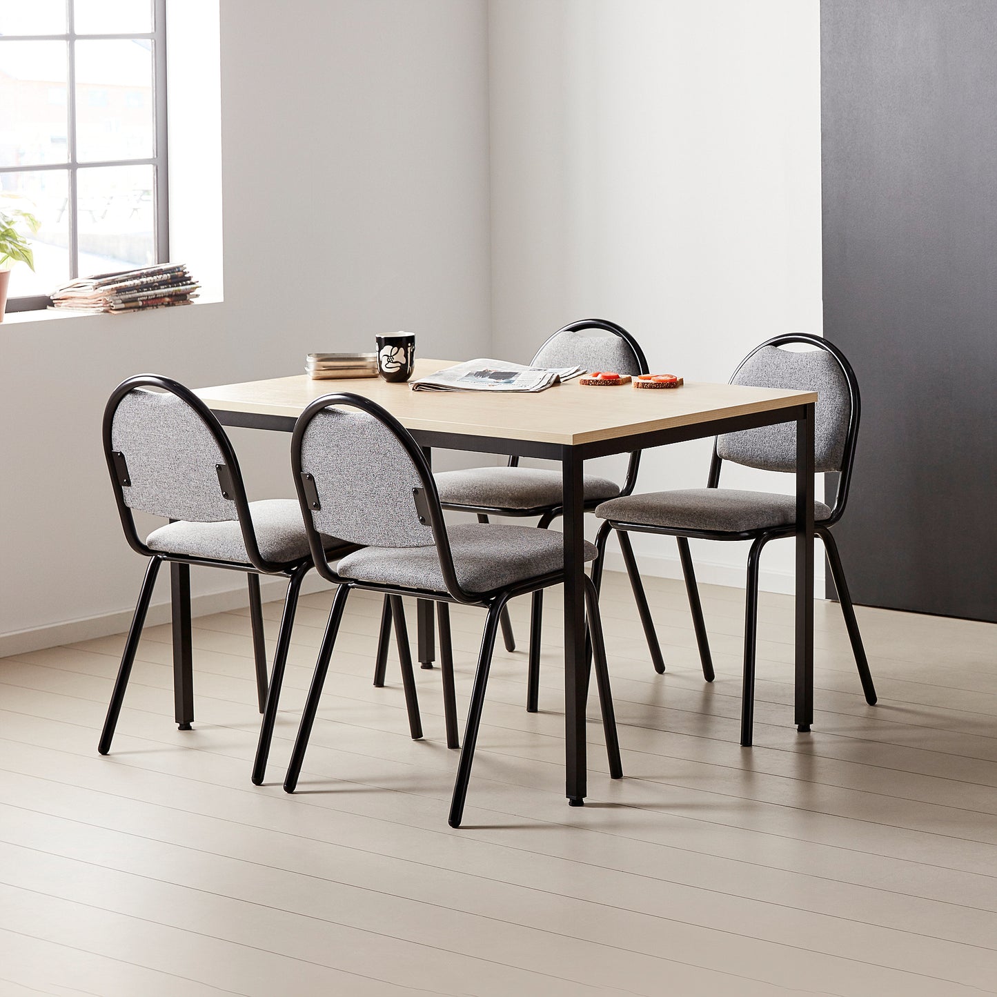 WARREN møteromsstol fra AJ Produkter, stabelbar