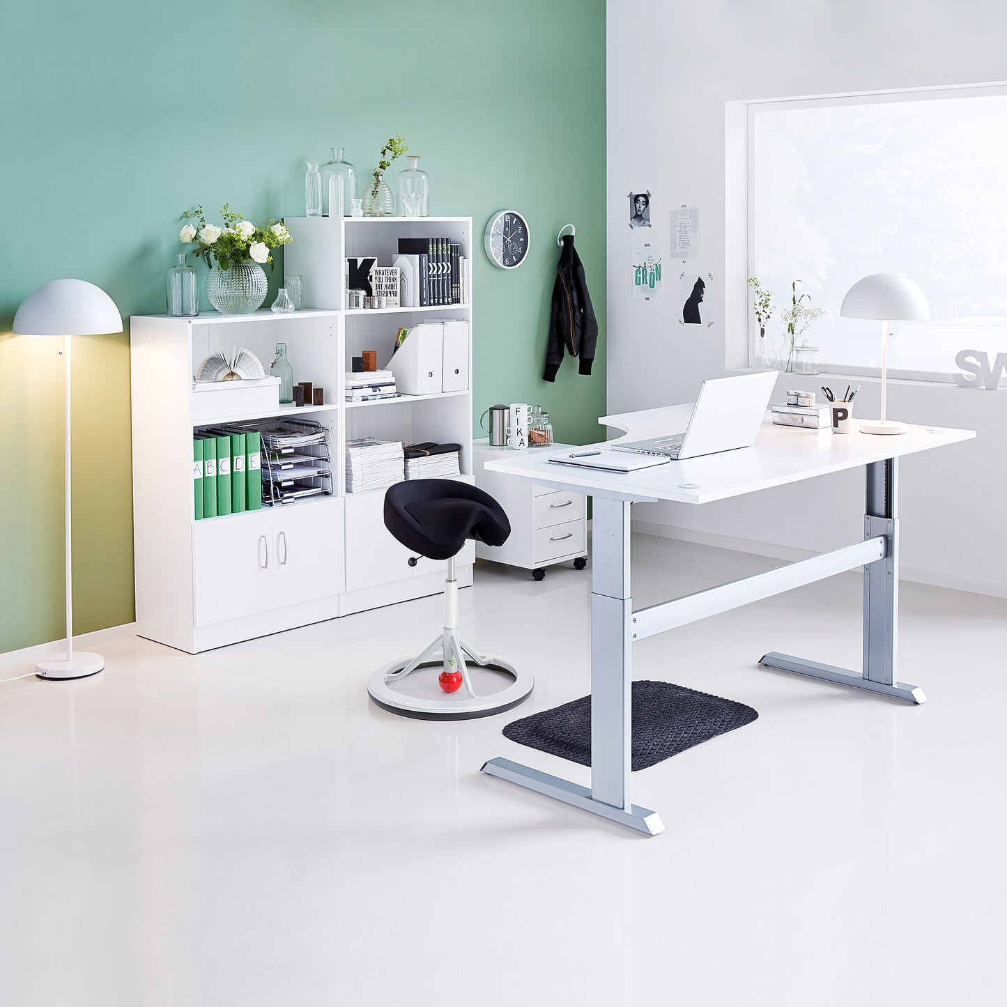 Bokhylle FLEXUS, H1725 B760 D415 mm, hvit laminat