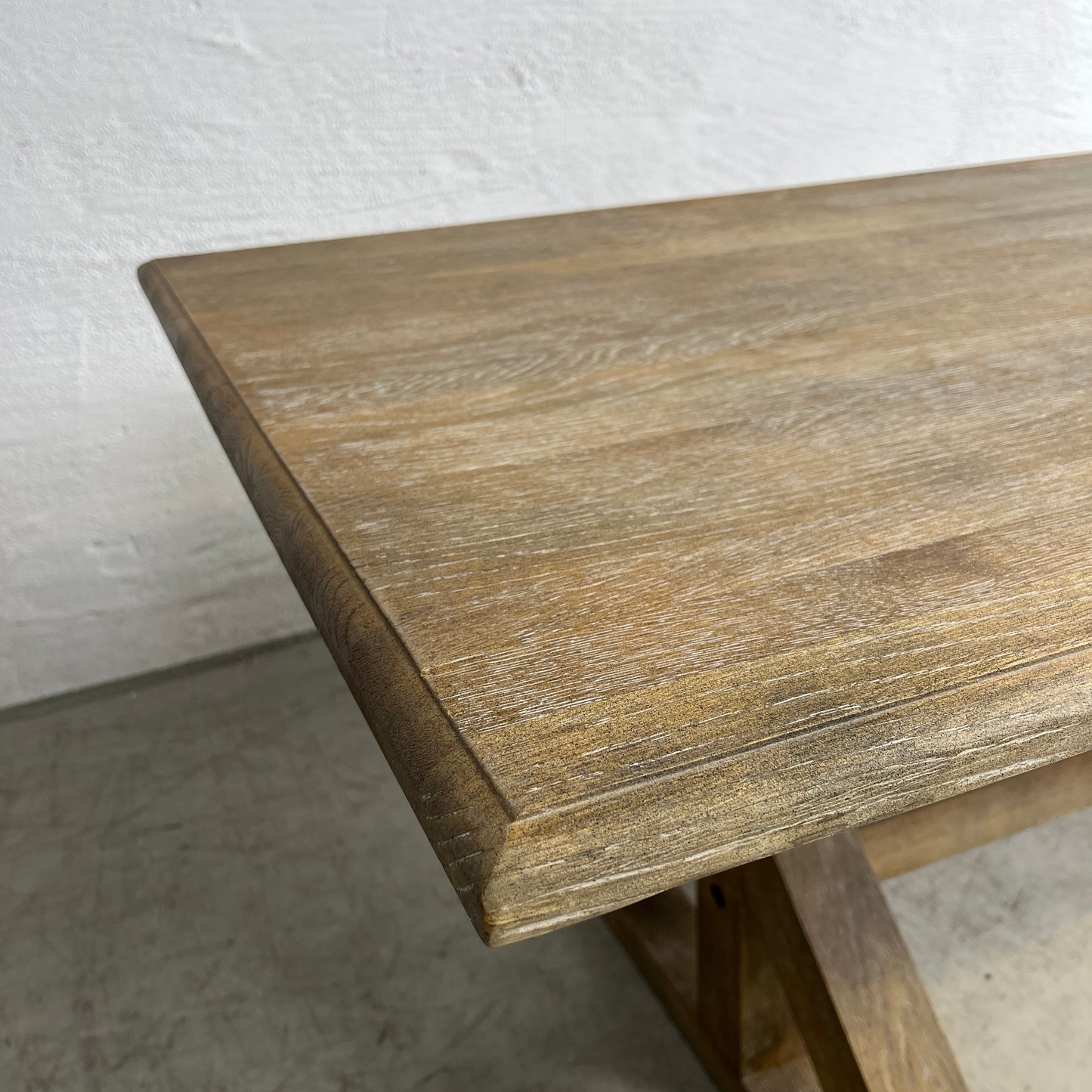 Retro spisebord i naturlig tre