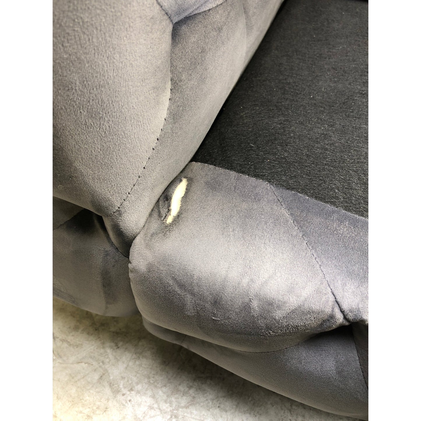 Bella 3-seter sofa fra A-Møbler, mørk grå velour