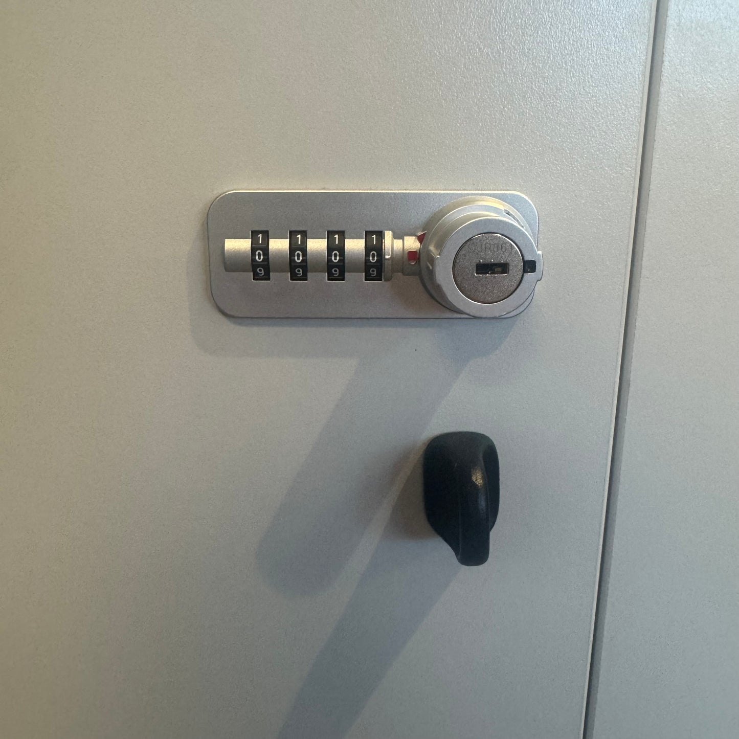 Lukeskap for personlig oppbevaring