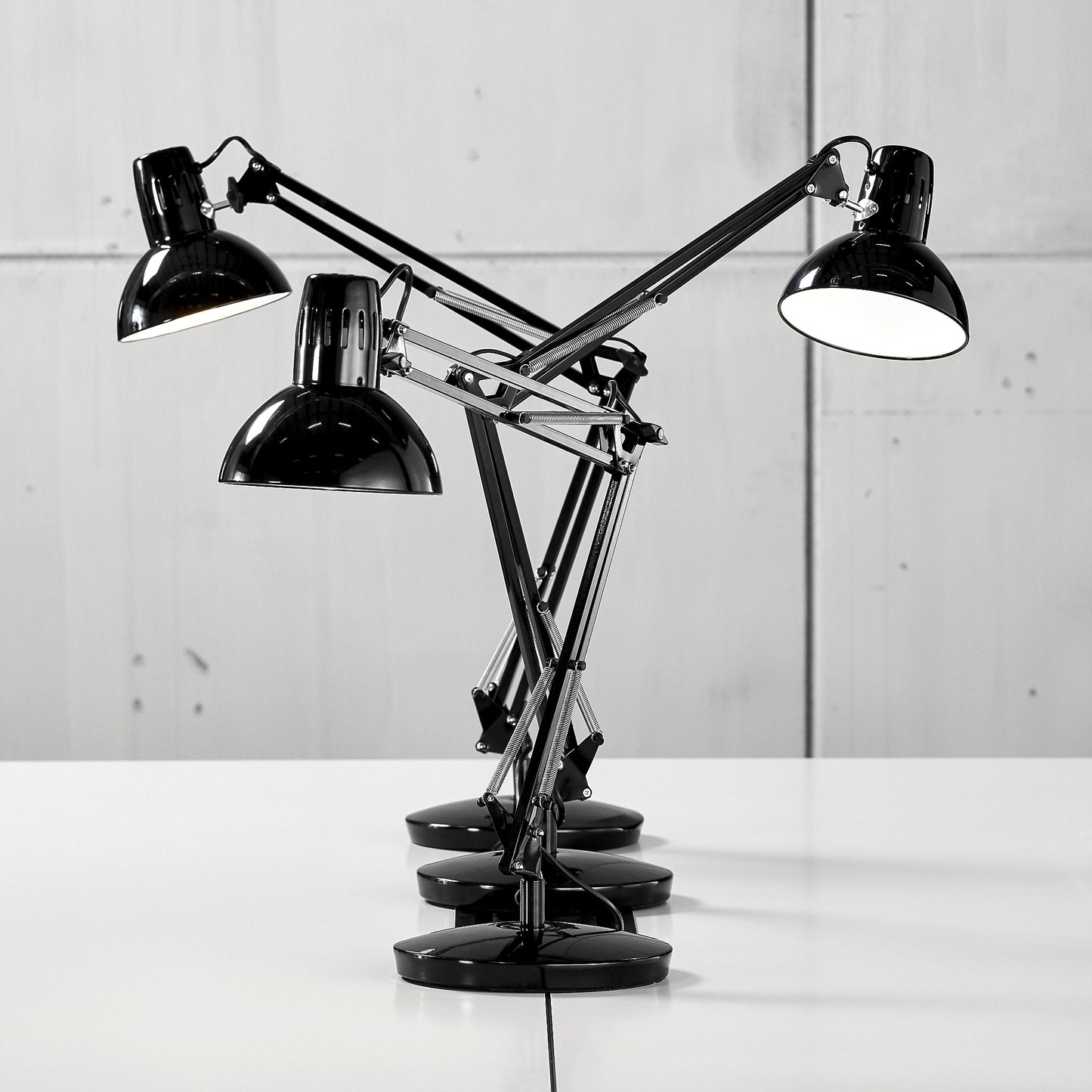 Helt nytt | Skrivebordslampe COSMO, med leddet arm, svart