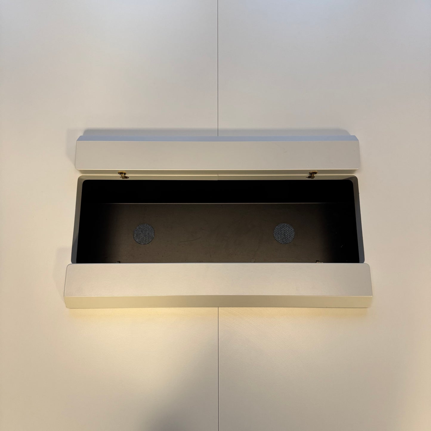 Møteromsbord m/hvit bordplate og svarte ben, 280cm