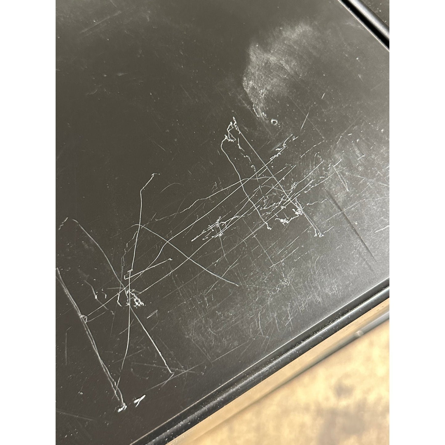 Hylleseksjon fra Montana, svart