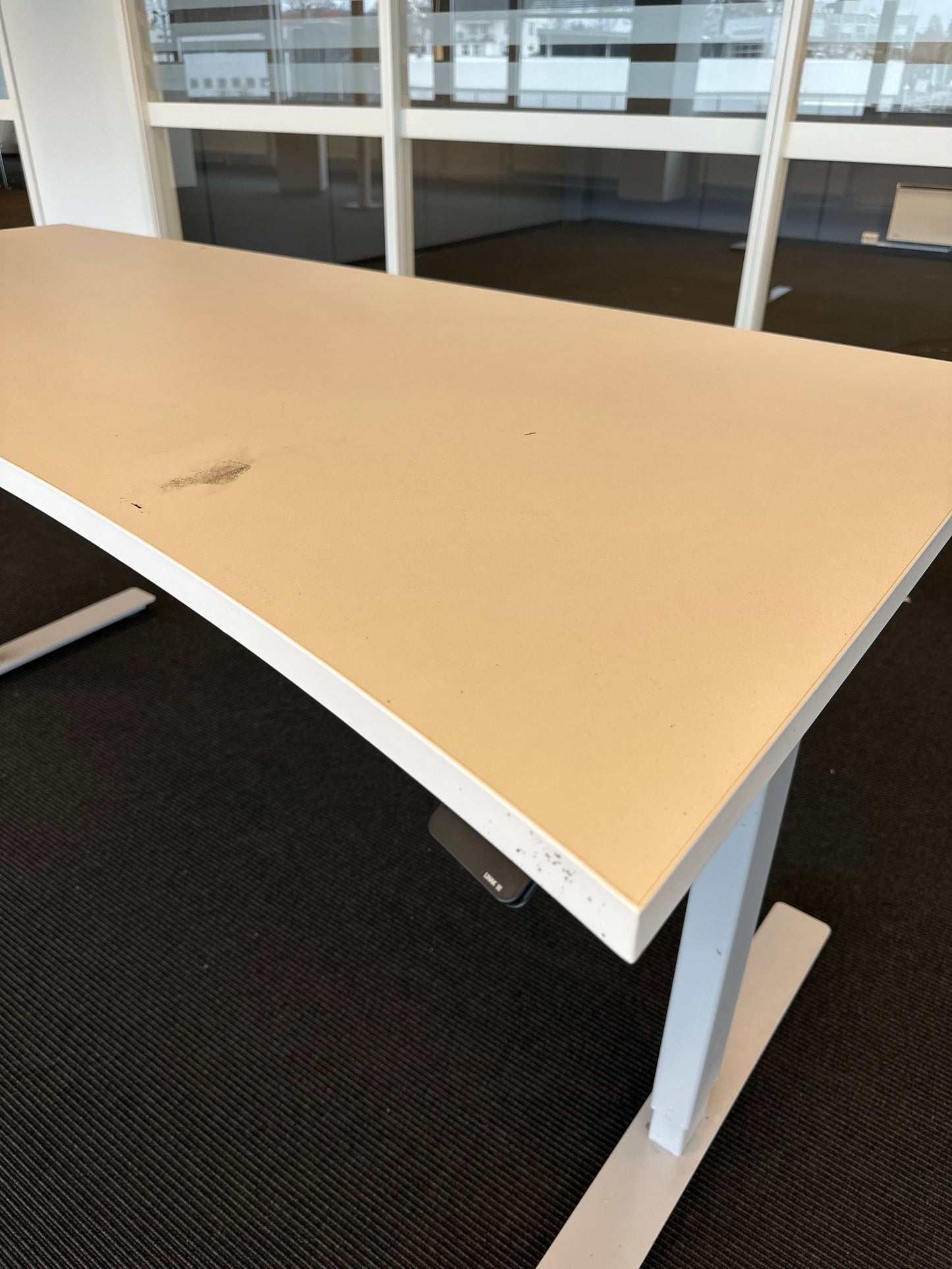 El hev/senk skrivebord m/magebue, 160x80cm