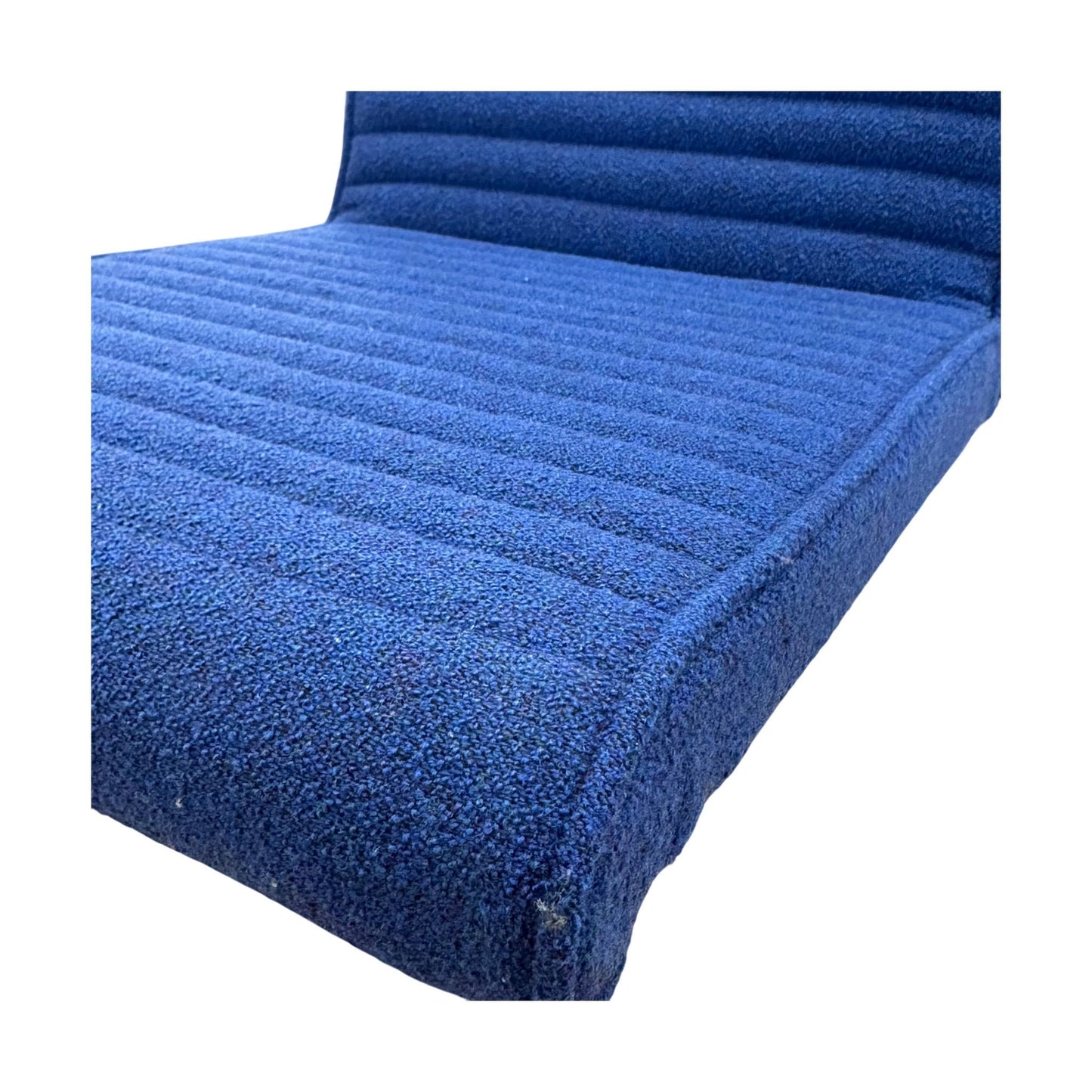 Møtestol fra Offecct, mørk blå