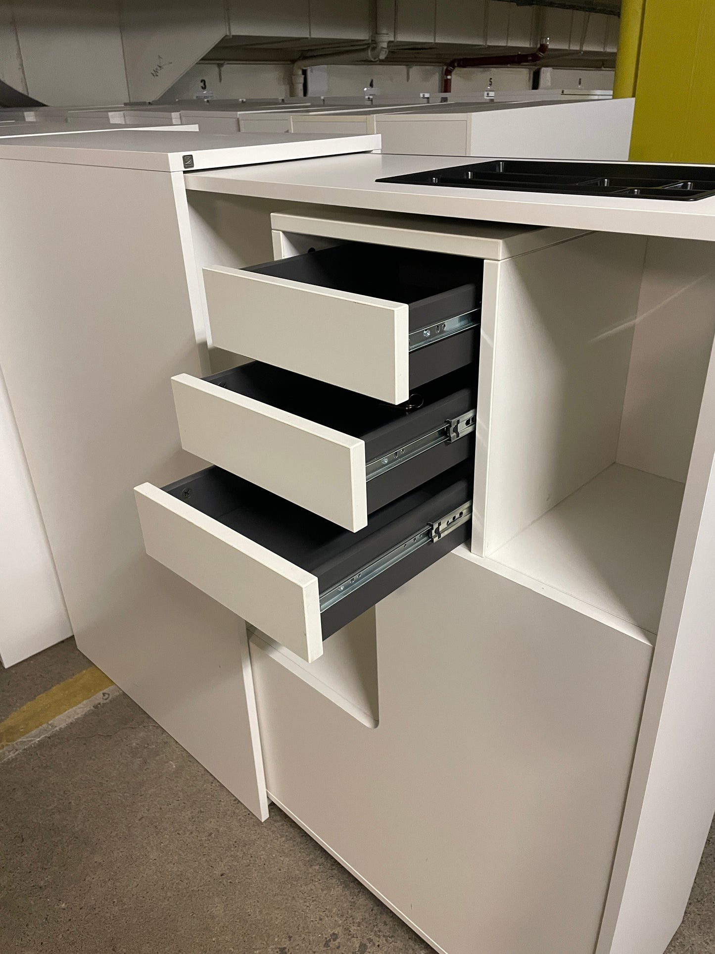 Skuffeseksjon (innsats) til tårnskap, hvit