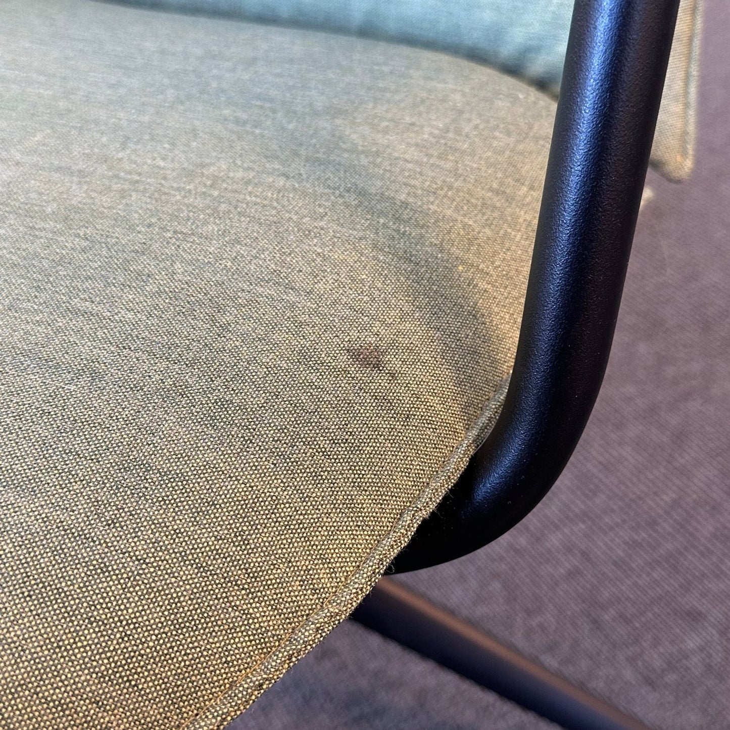 Fjell 5ER møteromsstol fra Fora Form, lys grønn, med armlener