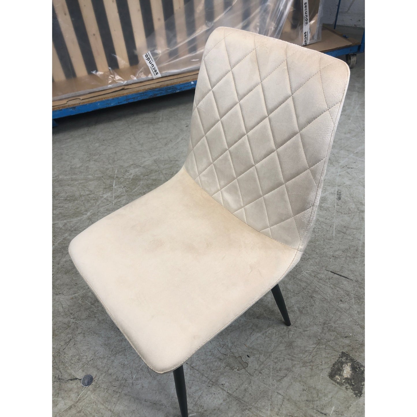 Bari spisestol fra A-Møbler, velur, beige