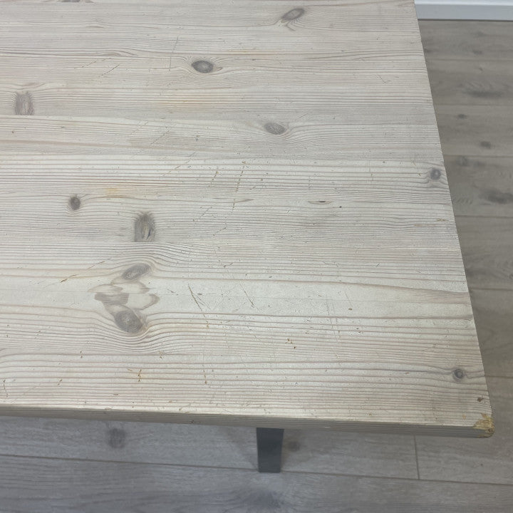 Lite spisebord m/ plate i behandlet furu og ben i krom aluminium