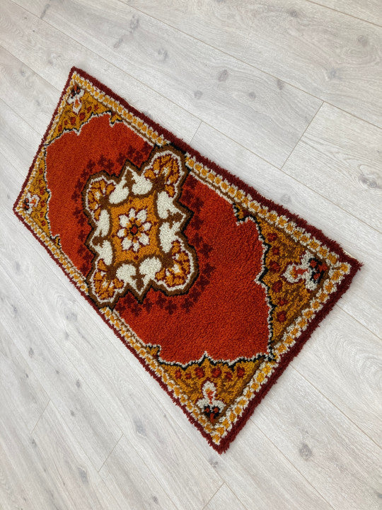 Orientalsk teppe i tradisjonelt design