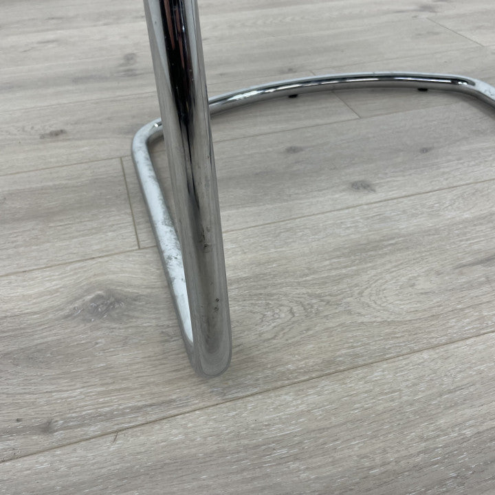 Sitland møteromsstol med luftig mesh rygg, krom understell