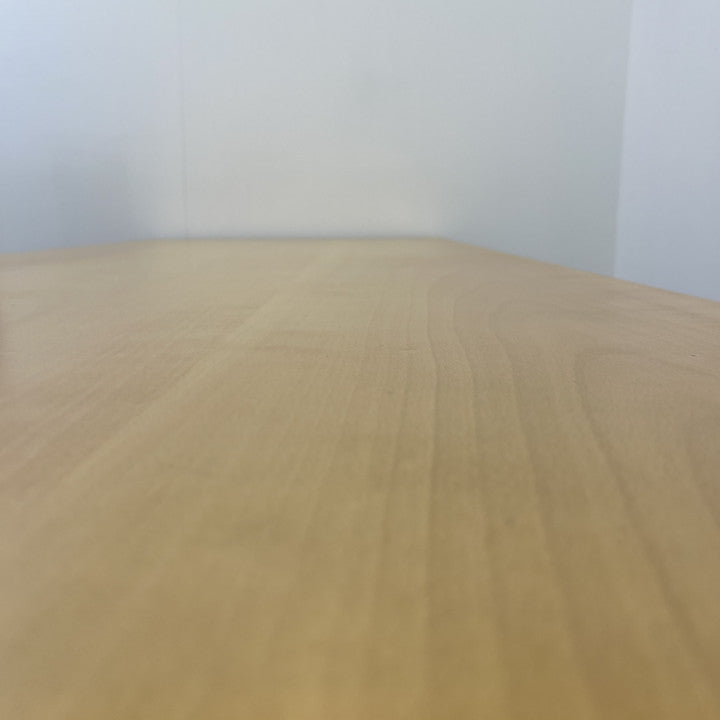 Manuell hev/senk skrivebord med høyresving