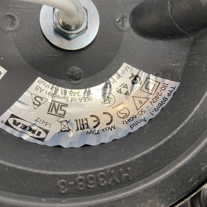 IKEA ÅRSTID bordlampe med hvit lampeskjerm