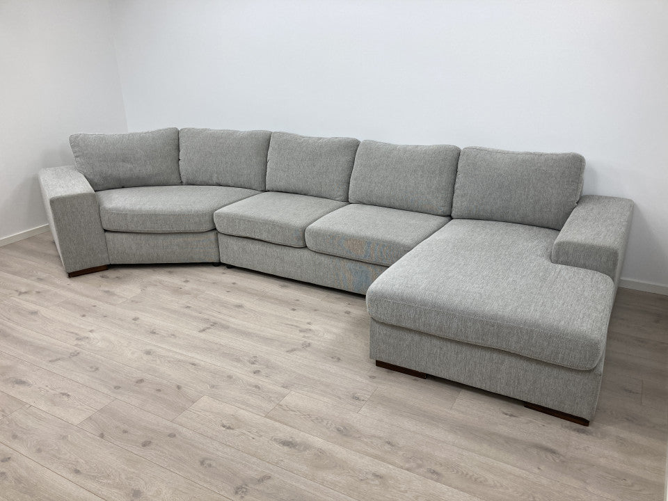 Nyrenset | Grå hjørnesofa med sjeselong og cozy corner