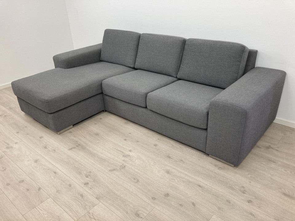 Nyrenset | Grå sjeselongsofa