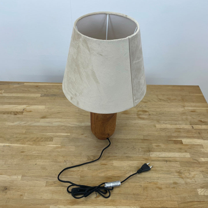 H&M HOME Bordlampe av akasietre med lys beige lampeskjerm