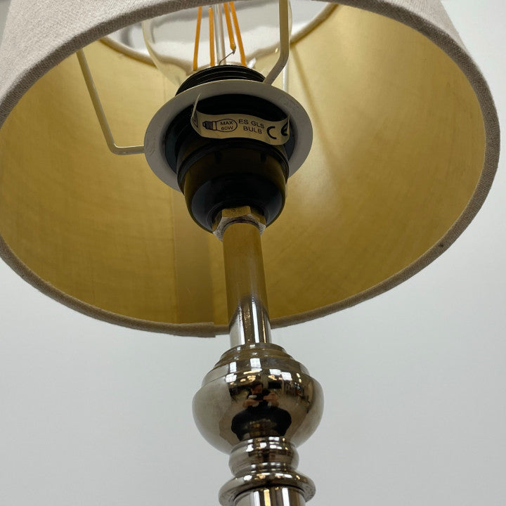 PAREX bordlampe med beige lampeskjerm