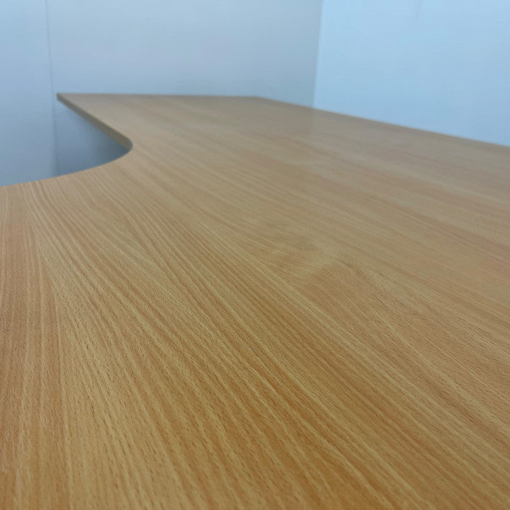 (200 x 80/120 cm) Elektrisk hev/senk skrivebord med høyresving