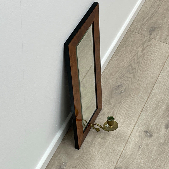 Elegant og retro speil med klassisk lysestake