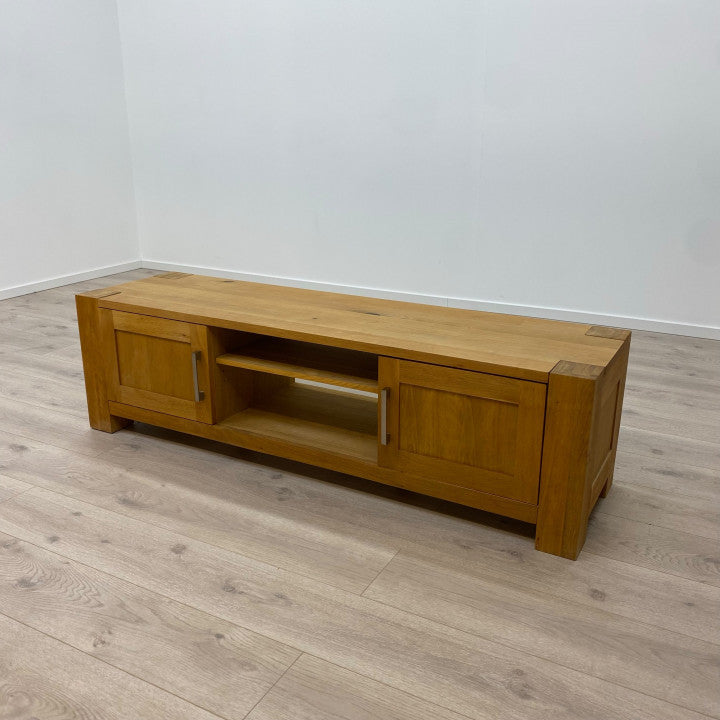 Moderne og praktisk brun TV-benk av tre