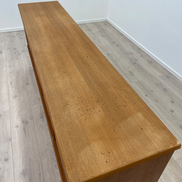 Retro skjenk med teakfinish