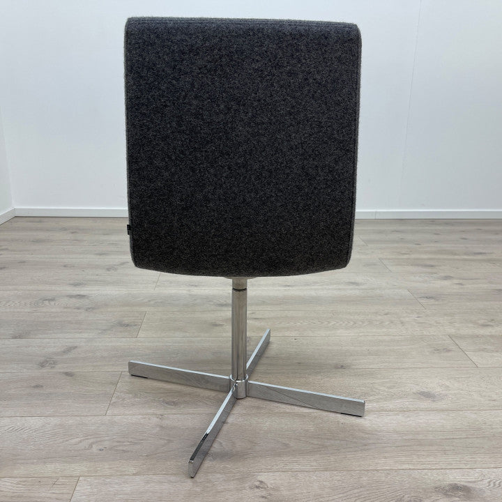 ForaForm møteromsstoler i ullstoff