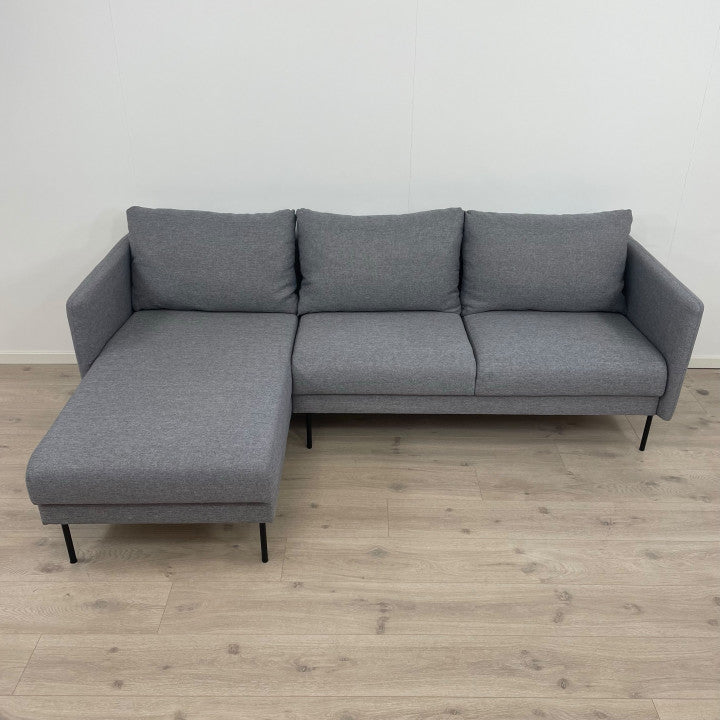 Nyrenset | Grå og moderne sjeselongsofa