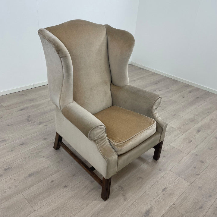 Nyrenset | Beige lenestol i fløyelsstoff