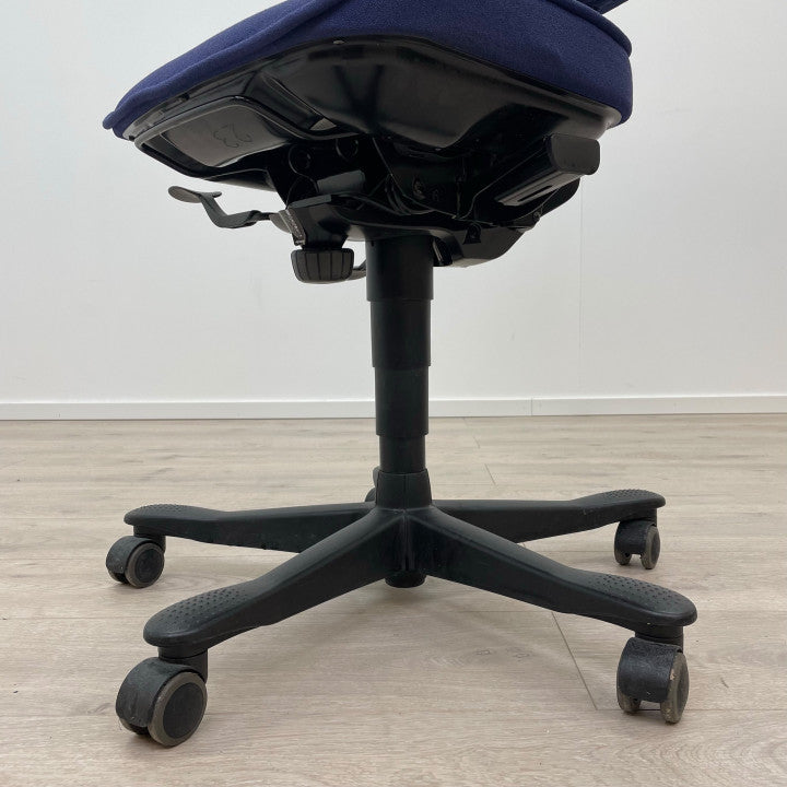 Kinnarps 6000 FreeFloat ergonomisk kontorstol med blå Gaja trekk av ull