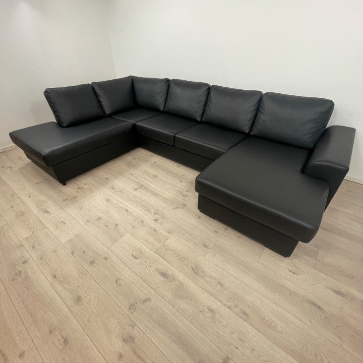 Nyrenset | Solna u-sofa med sjeselong i resirkulert skinn