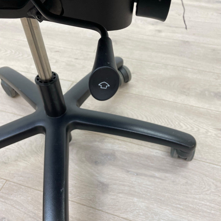 Helsvart hev/senk kontorstol