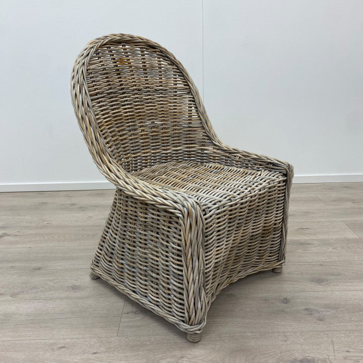 Lys beige rottingstol