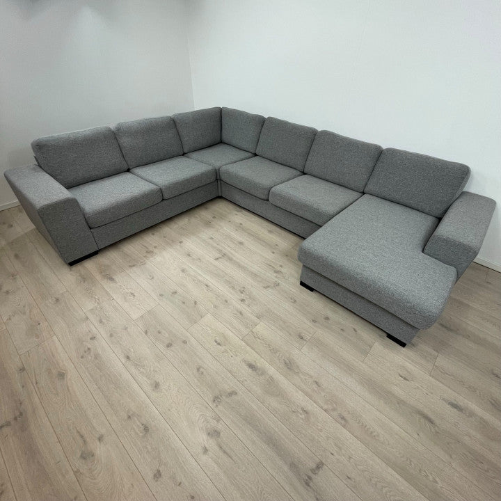 Nyrenset | Lys grå Saturday u-sofa med sjeselong fra Bohus