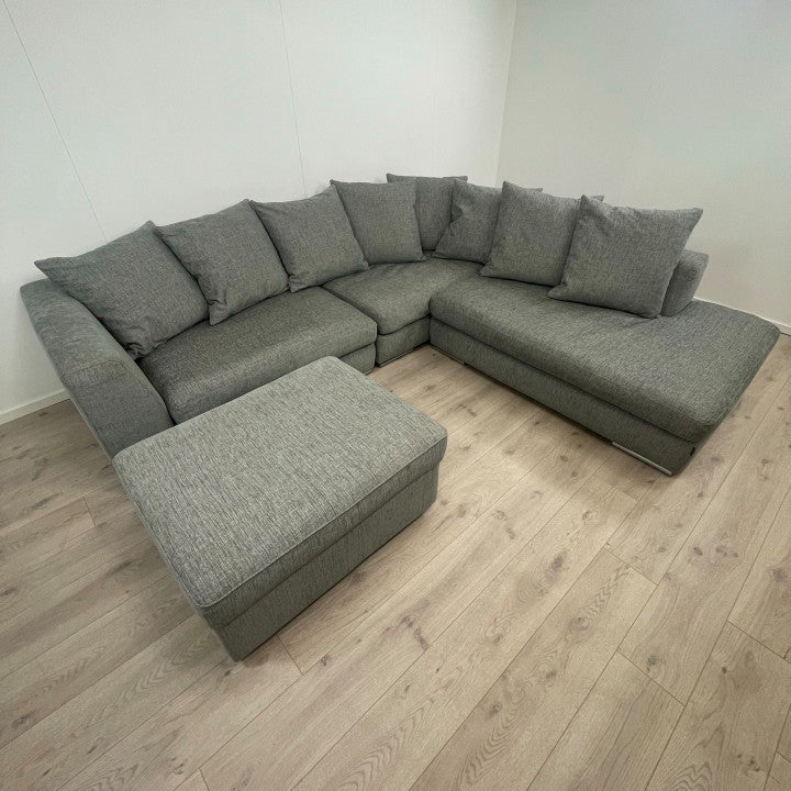 Nyrenset | Furninova hjørnesofa/modulsofa med åpen ende med dunputer