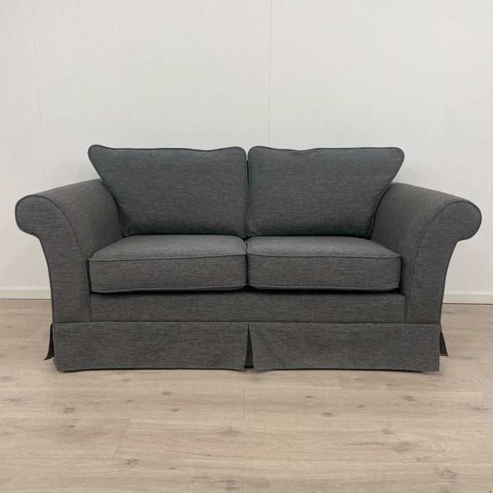 Nyrenset | Grå 2-seter sofa