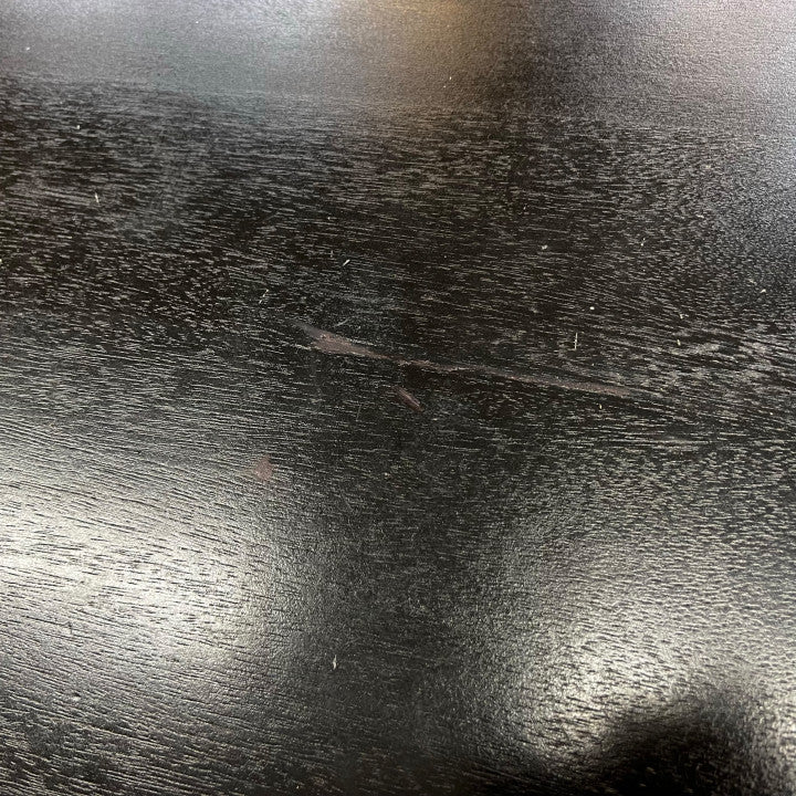 Helsvart spisebord i moderne design