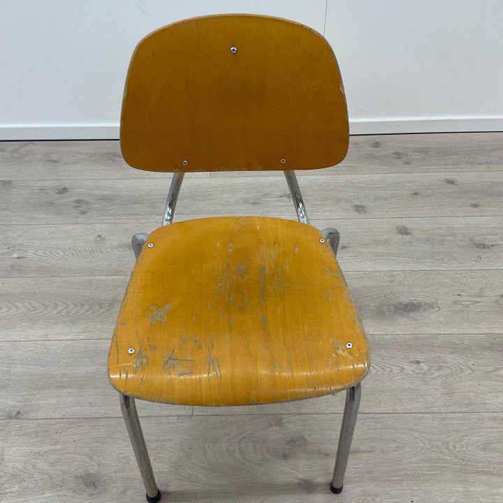 Klassisk trefarget stol