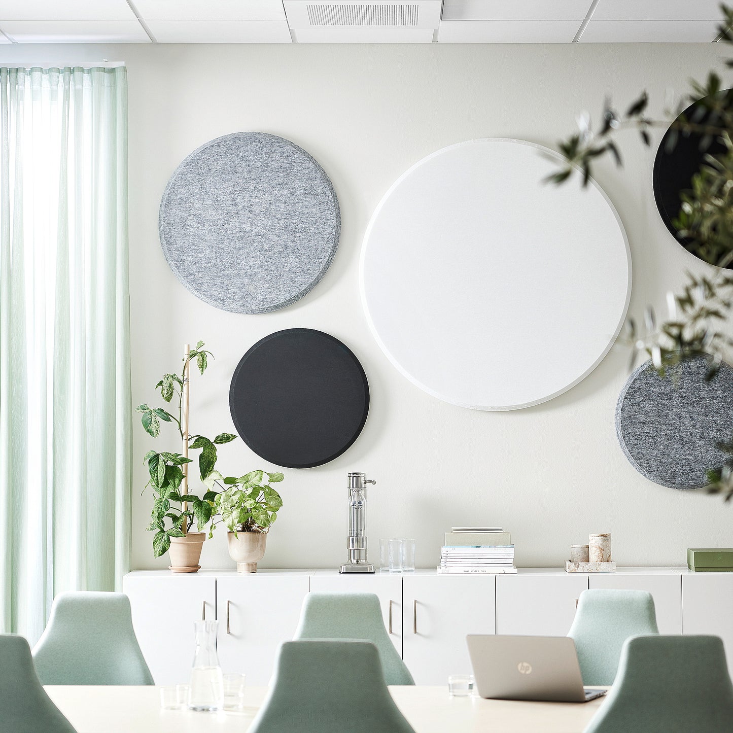 Lydabsorbent SATELLITE, vegghengt, Ø780 mm, hvit