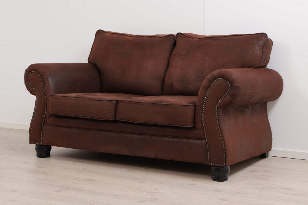Nyrenset | Brun 2-seter sofa i fløyelsaktig stoff
