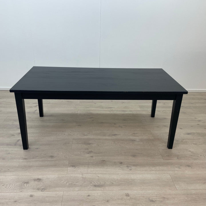 Helsort spisebord i heltre