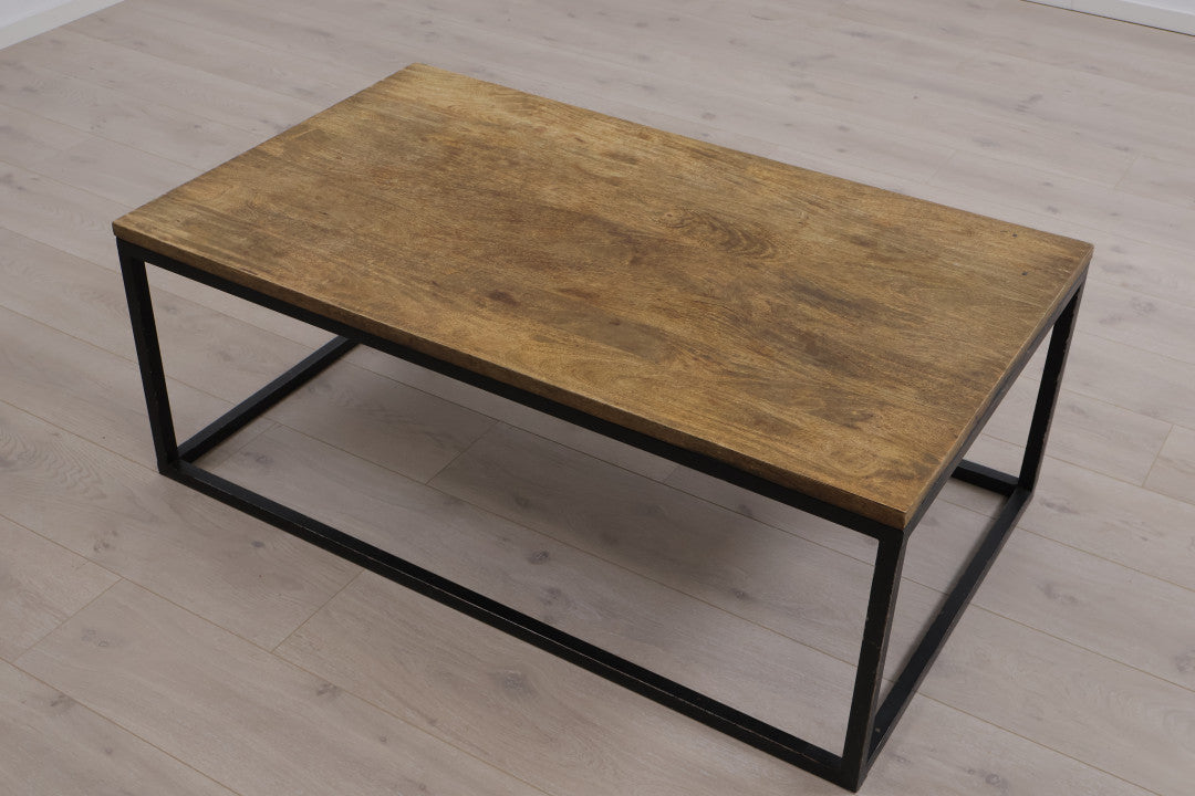 Stuebord/salongbord av tre