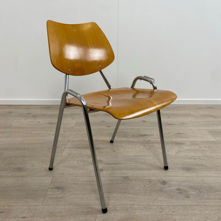 Trefarget stol med krom understell