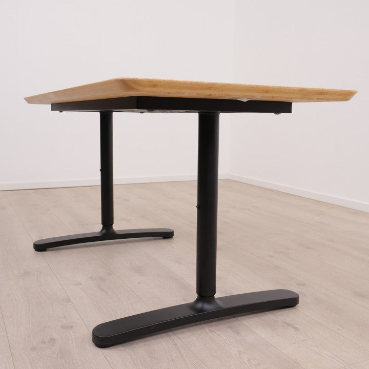 IKEA Bekant manuell hev/senk skrivebord med bambus bordplate