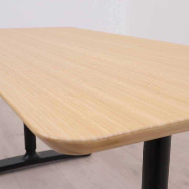 IKEA Bekant manuell hev/senk skrivebord med bambus bordplate